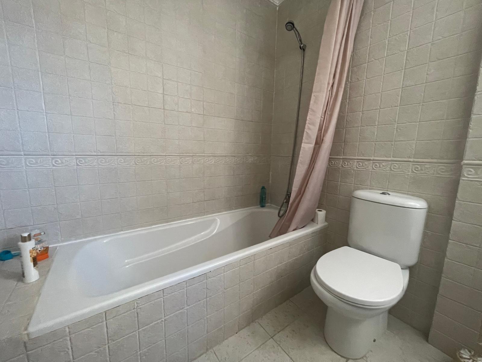 VILLA PARADA CON VISTAS AL MAR Y A 200 METROS DE PLAYA! ZONA TORRE LA MATA. 5 DRM. 3 BAÑOS. PISCINA PRIVADA.