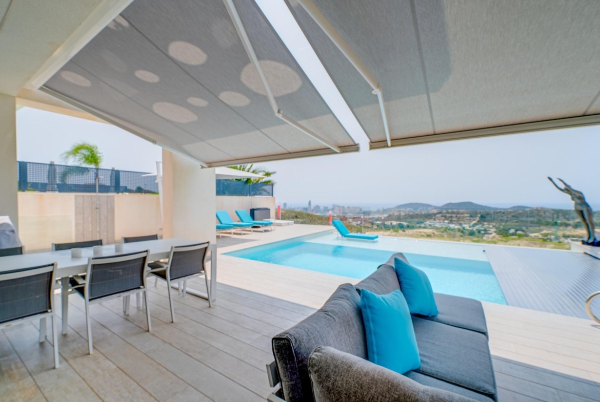 LUXURY VILLA FOR A LARGE FAMILY IN FINESTRAT