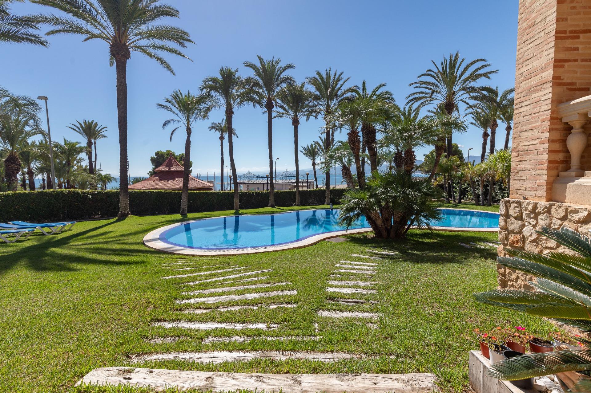 2-51-9 Exceptional Beachfront Villa: Luxury Steps Away from the Beach