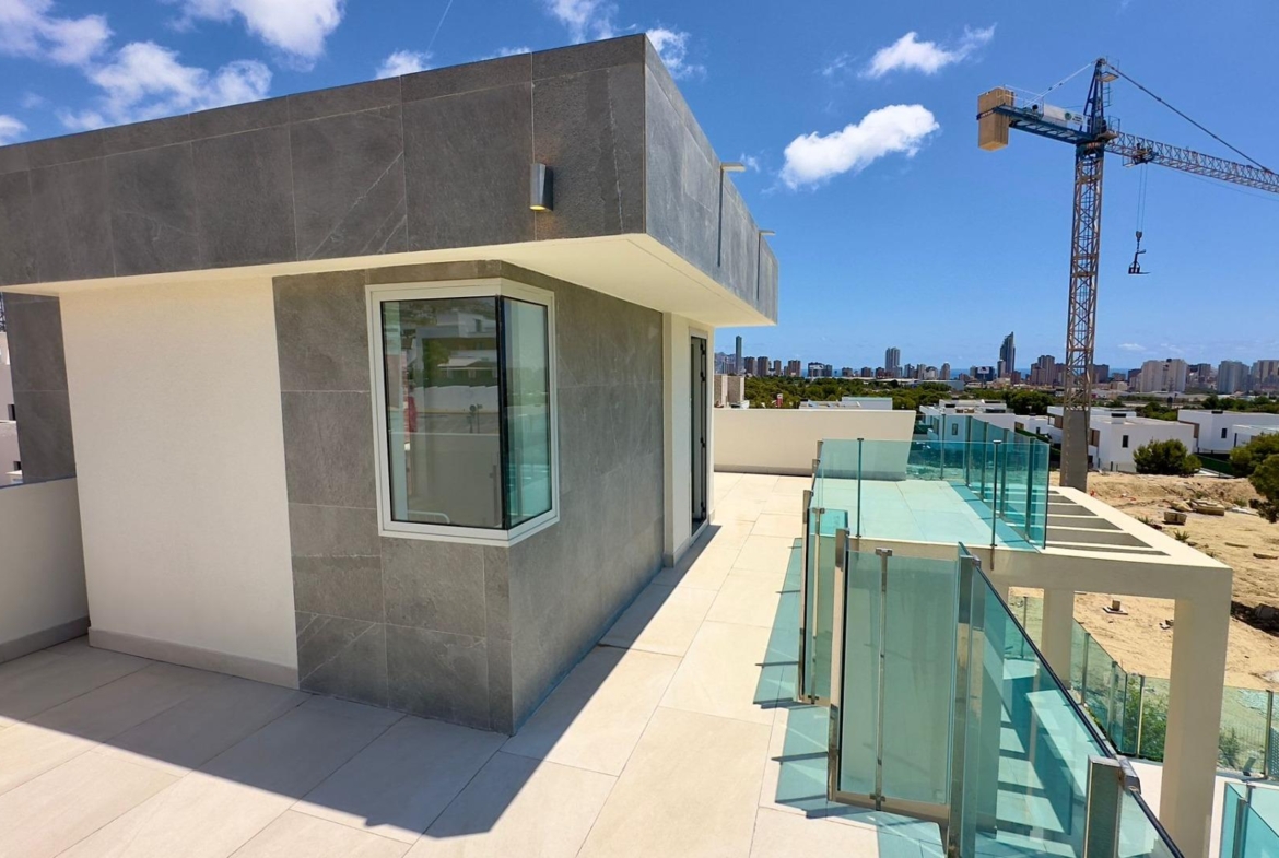 Grote villa op het balkon van Finestrat met uitzicht op de zee