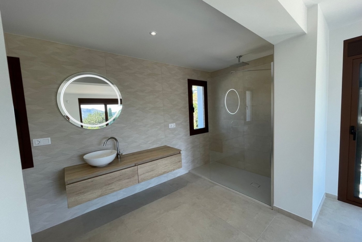 LUXURY VILLA IN ALTEA