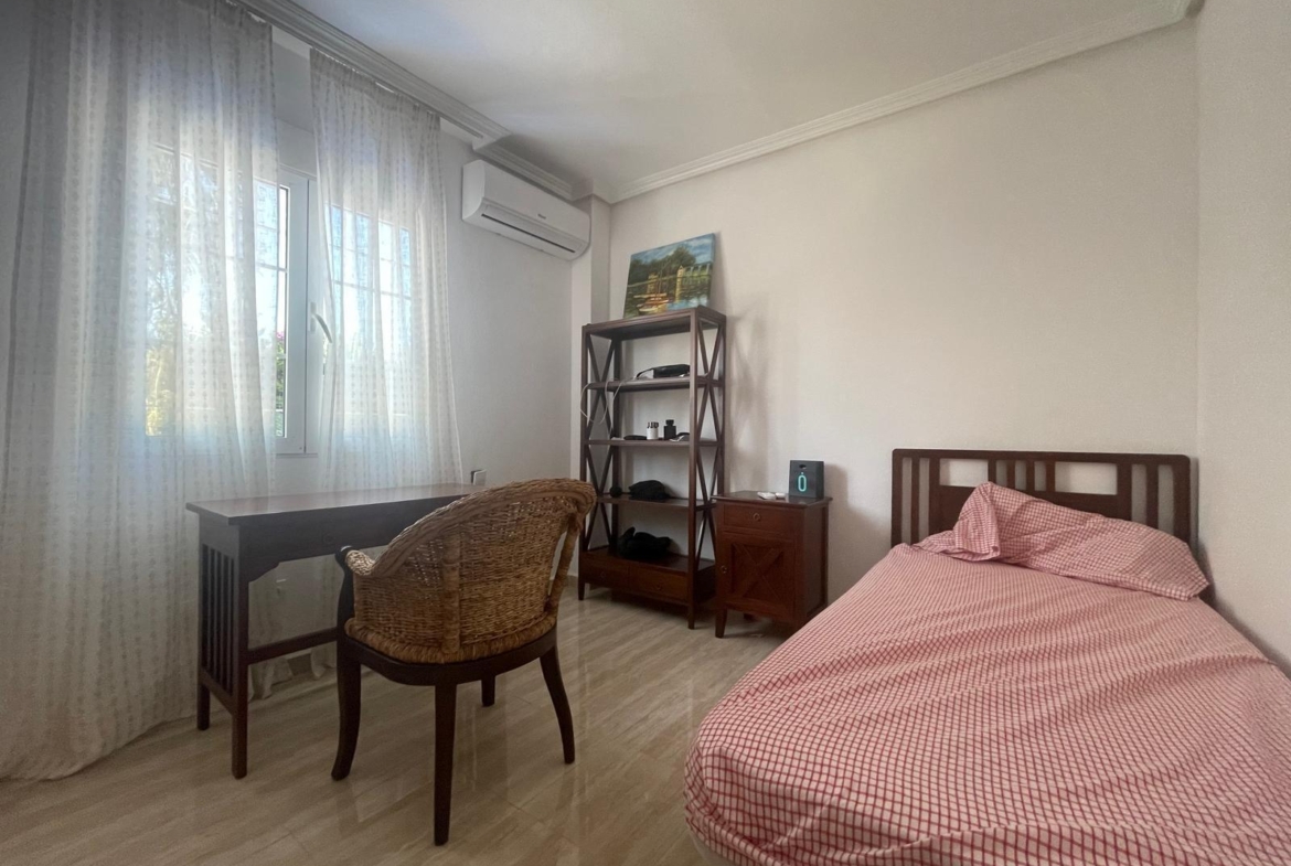 VILLA PARADA CON VISTAS AL MAR Y A 200 METROS DE PLAYA! ZONA TORRE LA MATA. 5 DRM. 3 BAÑOS. PISCINA PRIVADA.