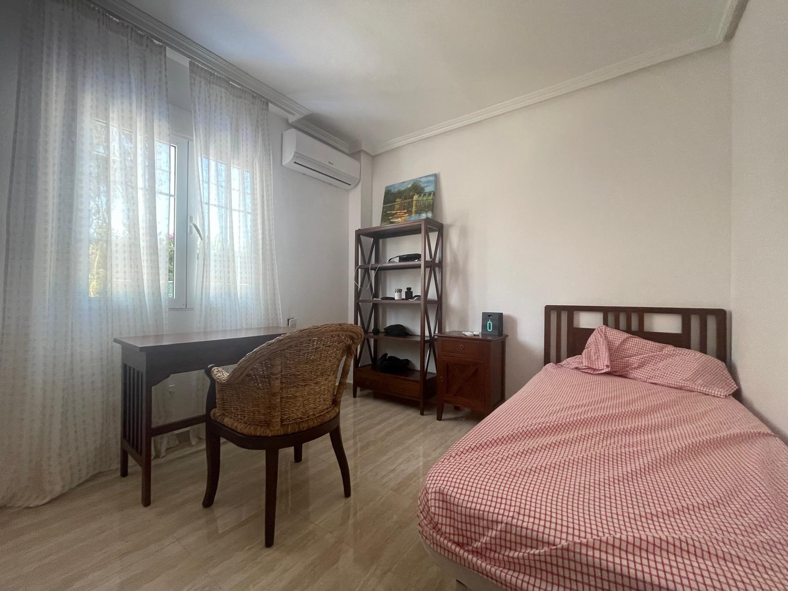 VILLA PARADA CON VISTAS AL MAR Y A 200 METROS DE PLAYA! ZONA TORRE LA MATA. 5 DRM. 3 BAÑOS. PISCINA PRIVADA.