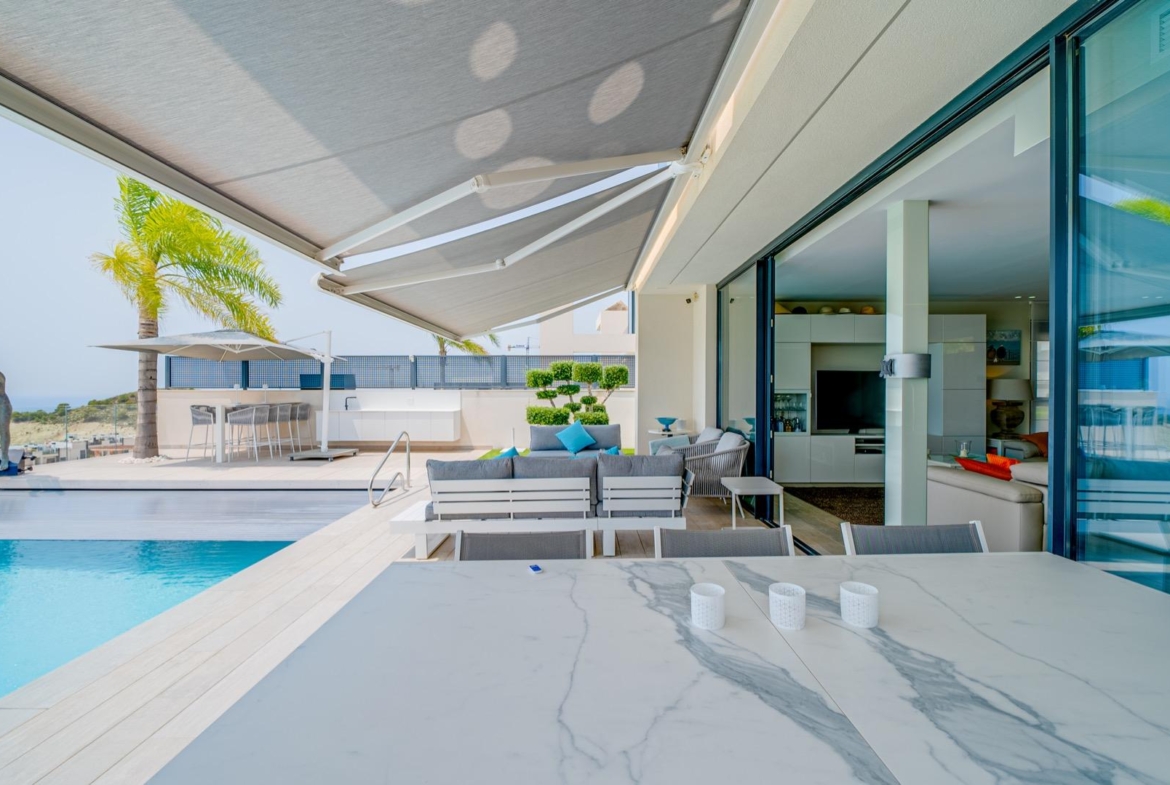 LUXURY VILLA FOR A LARGE FAMILY IN FINESTRAT