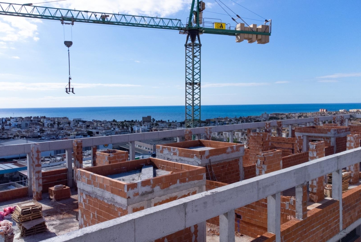 APPARTAMENTOS DE OBRA NUEVA CON VISTAS AL MAR. 2 DOR. 2 BAÑOS. APARCAMENTO. PISCINA.