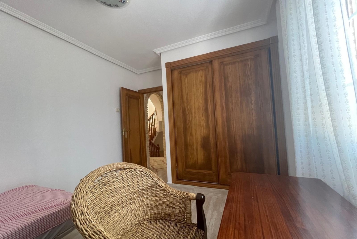 VILLA PARADA CON VISTAS AL MAR Y A 200 METROS DE PLAYA! ZONA TORRE LA MATA. 5 DRM. 3 BAÑOS. PISCINA PRIVADA.