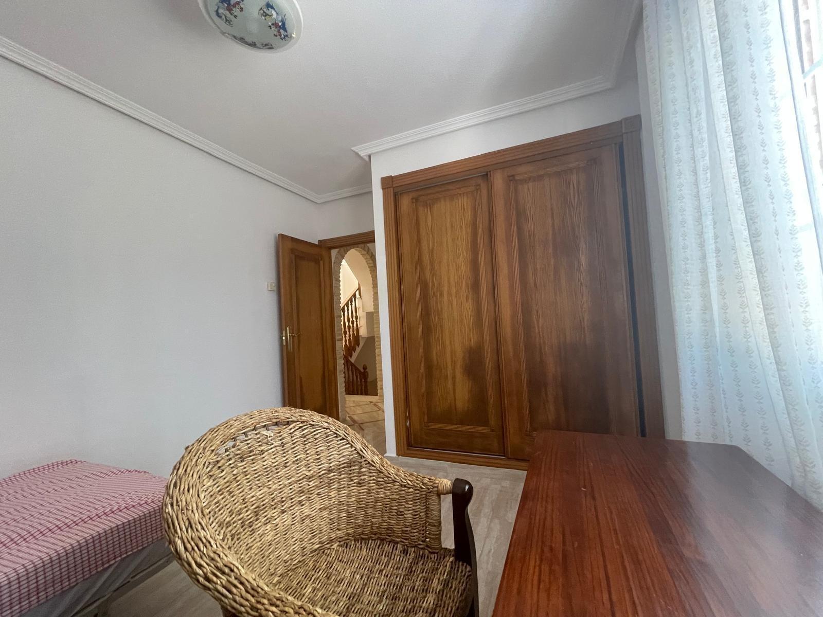 VILLA PARADA CON VISTAS AL MAR Y A 200 METROS DE PLAYA! ZONA TORRE LA MATA. 5 DRM. 3 BAÑOS. PISCINA PRIVADA.