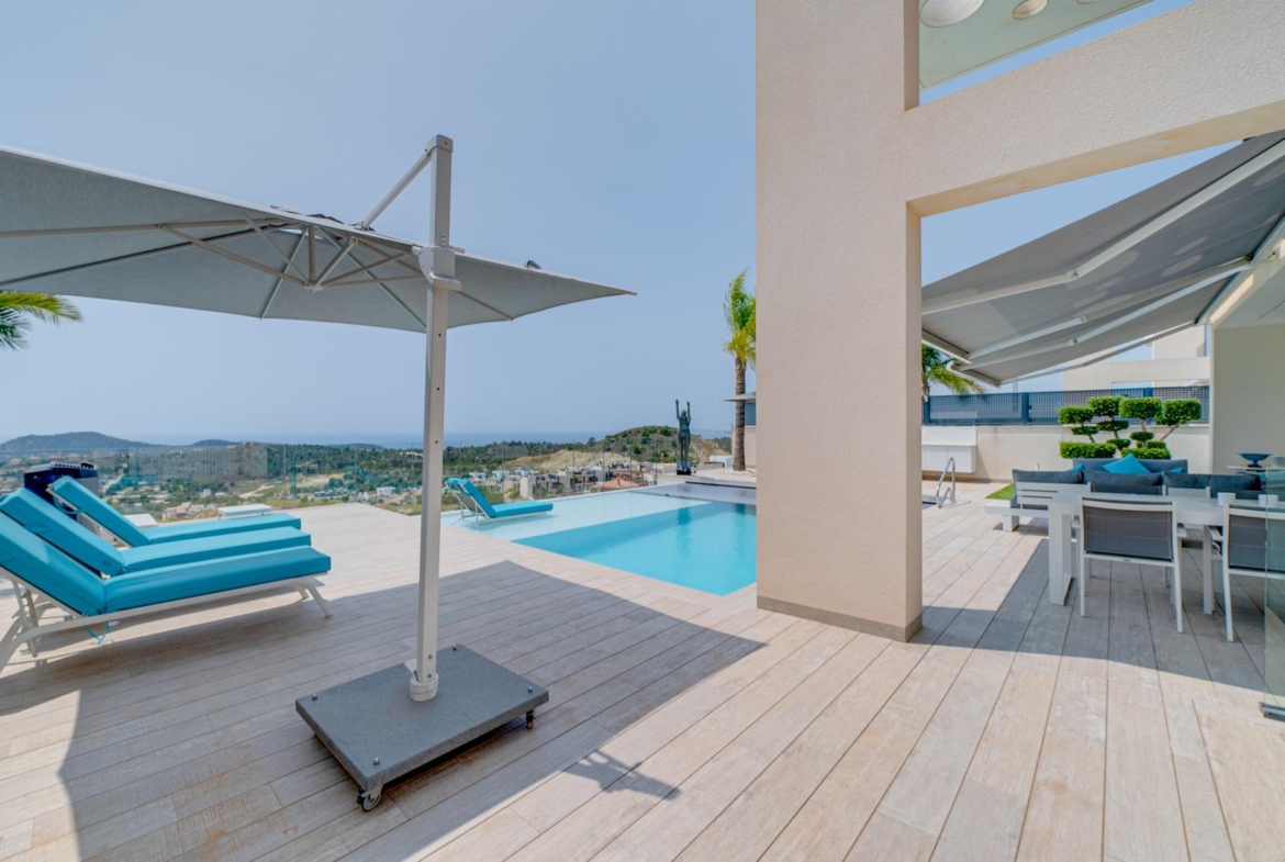 LUXURY VILLA FOR A LARGE FAMILY IN FINESTRAT