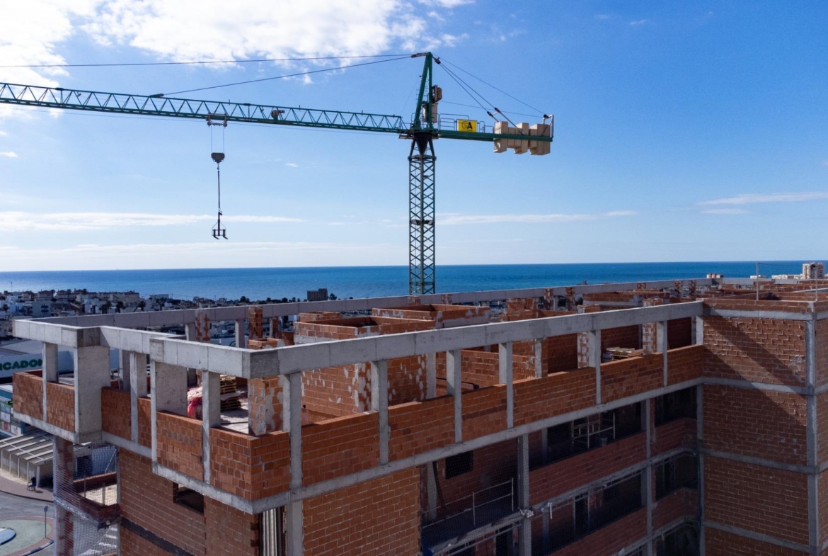 APPARTAMENTOS DE OBRA NUEVA CON VISTAS AL MAR. 2 DOR. 2 BAÑOS. APARCAMENTO. PISCINA.