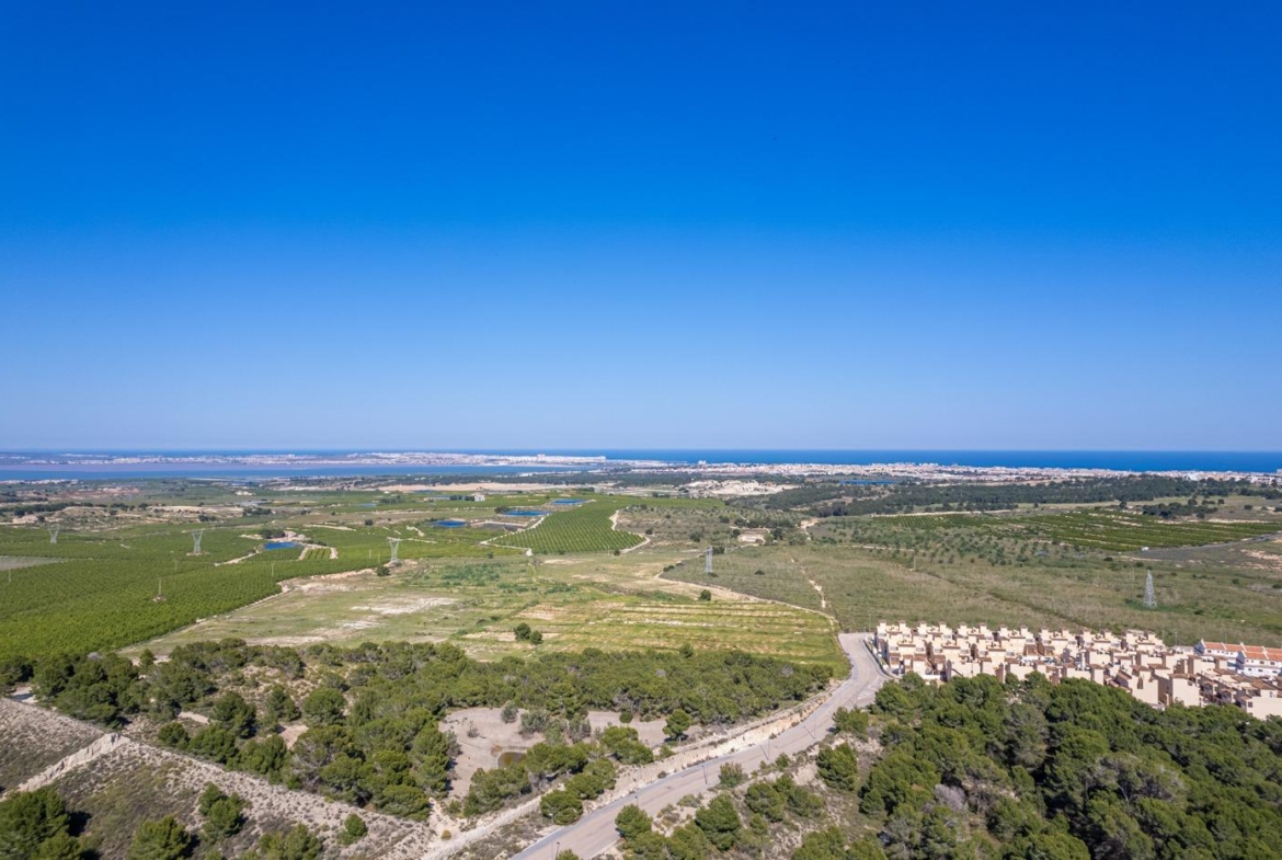 OBRA NUEVA! BUGALOW EN SAN MIGUEL DE SALINAS. 2 DORM. 2 BAÑOS. PISCINA+GARAJE.
