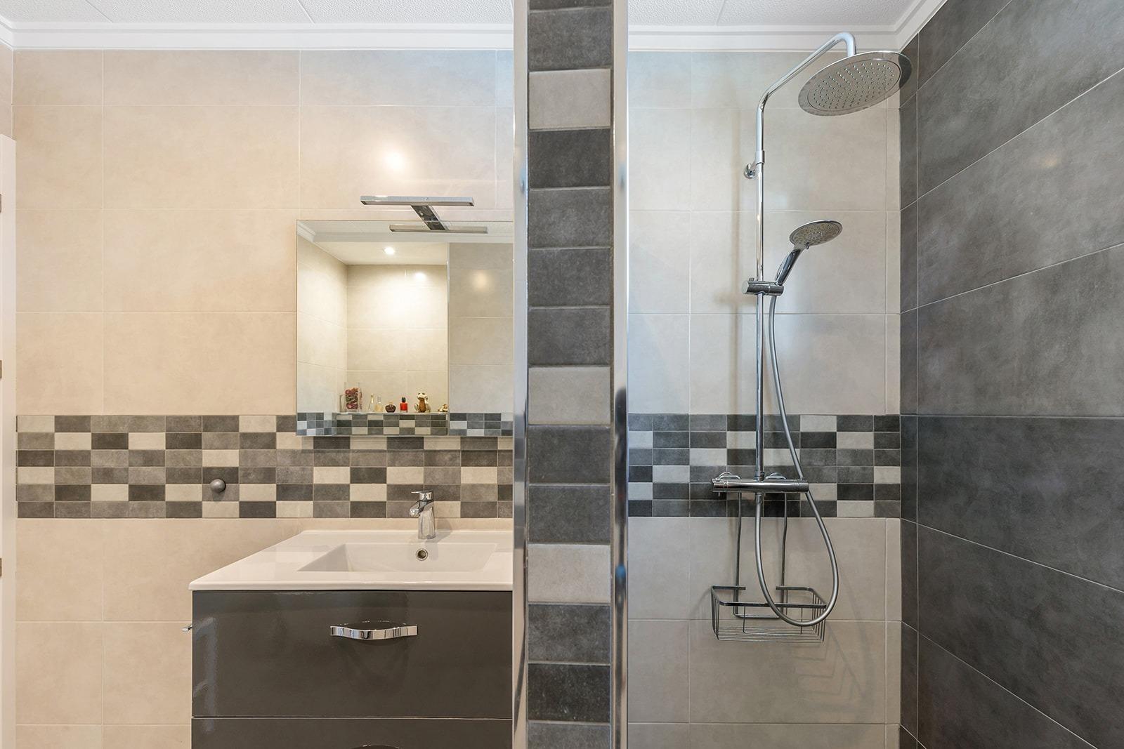 VILLA CON PISCINA PRIVADA EN PUNTA PRIMA CON PARCELA 540 M2. 4 DORM. 2 BAÑOS. 168 M2 DE CASA.