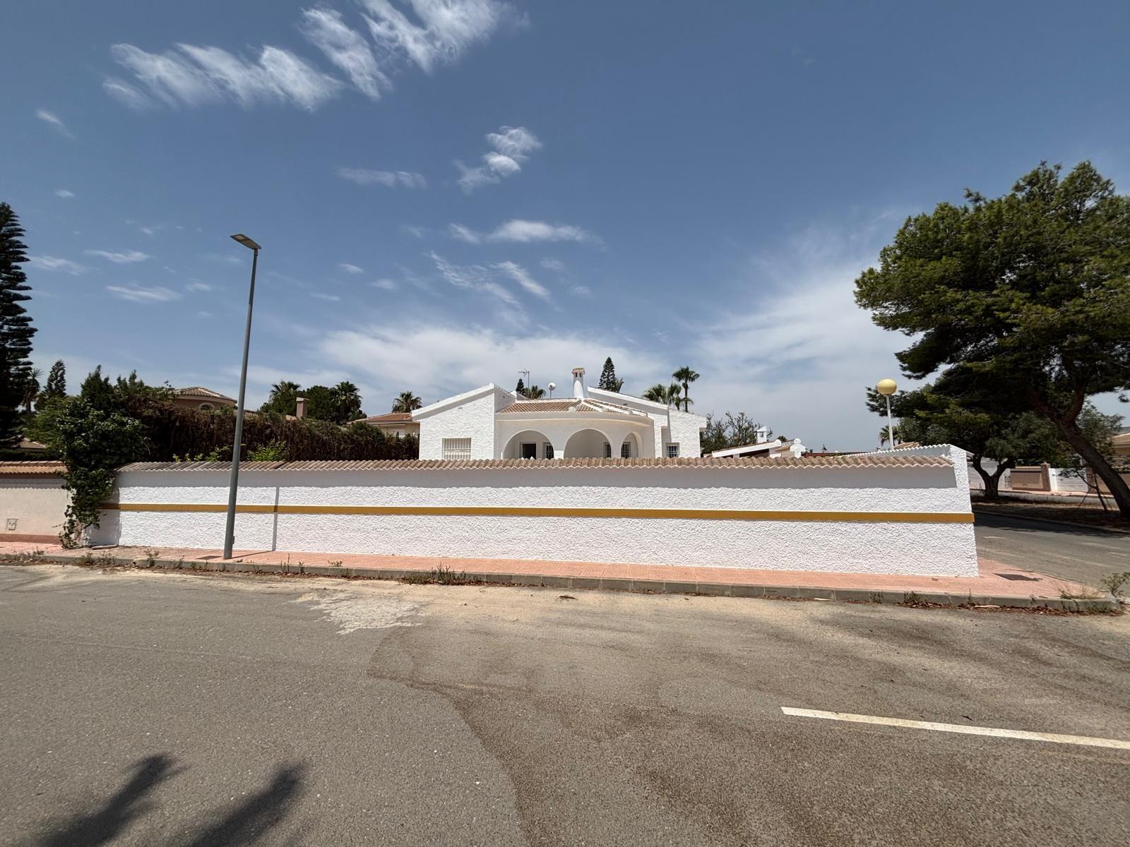 2-54-30 FABULOSA VILLA REFORMADA ESTILO MEDITERRÁNEO EN CIUDAD QUESADA