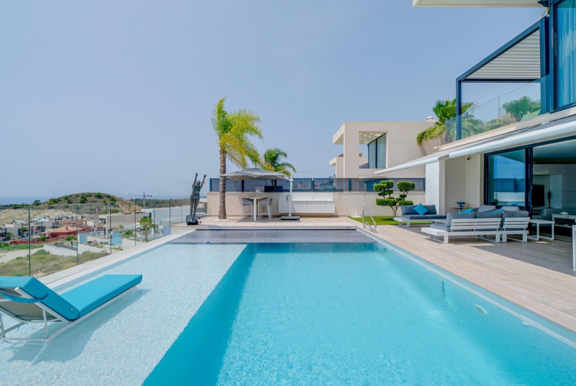 LUXURY VILLA FOR A LARGE FAMILY IN FINESTRAT