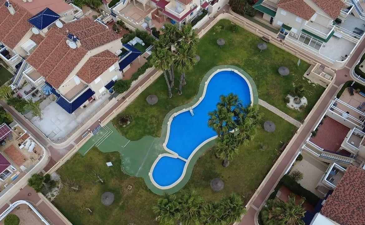 BUNGALOW PLANTA ALTA CON SOLÁRIUM EN ORIHUELA COSTA, ZENIAMAR I.