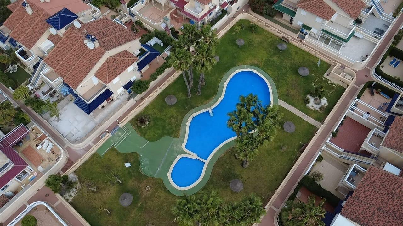 BUNGALOW PLANTA ALTA CON SOLÁRIUM EN ORIHUELA COSTA, ZENIAMAR I.