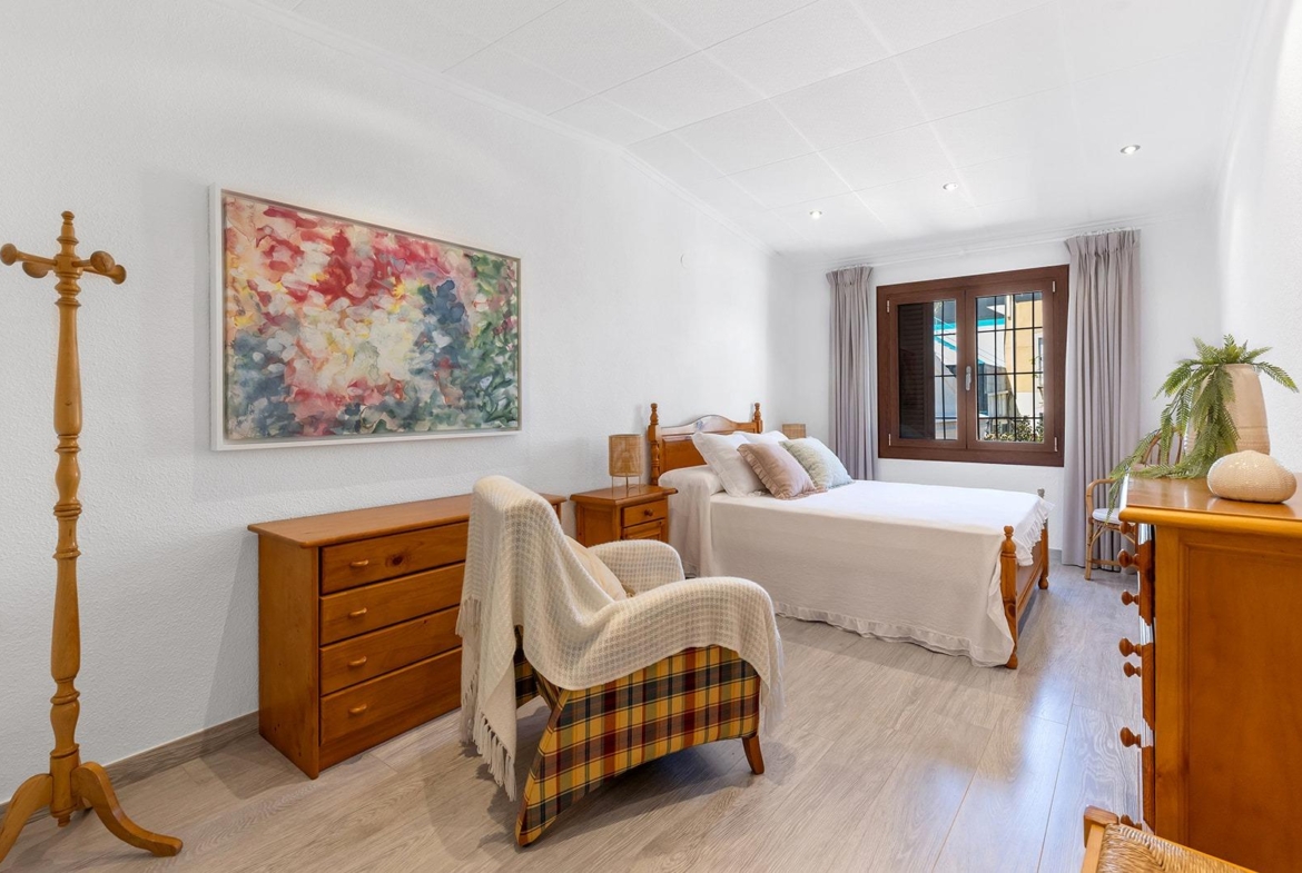 VILLA CON PISCINA PRIVADA EN PUNTA PRIMA CON PARCELA 540 M2. 4 DORM. 2 BAÑOS. 168 M2 DE CASA.