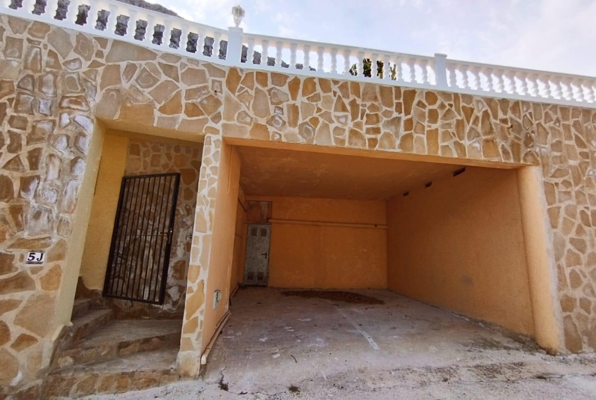 Exclusieve villa in Calpe met panoramisch uitzicht en een grote investeringsmogelijkheid