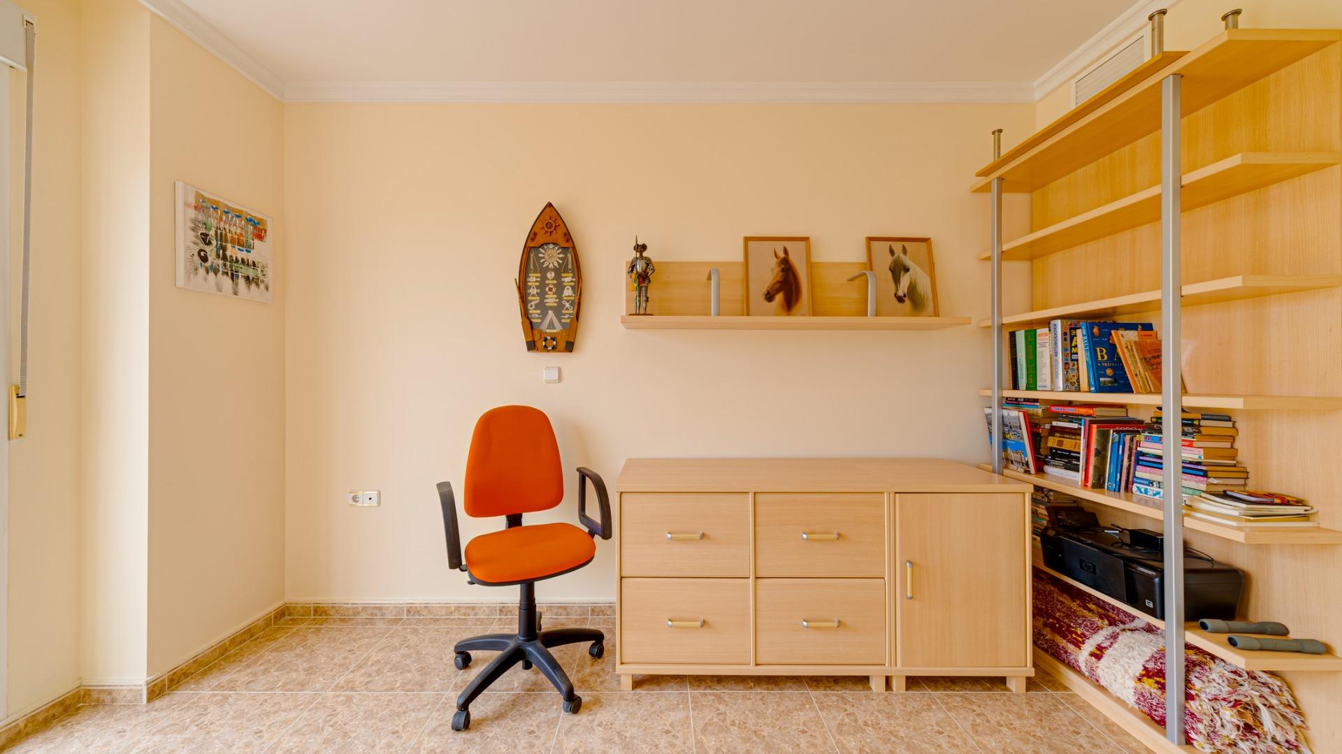 2-55-9 Large corner semi-detached house with sea views,