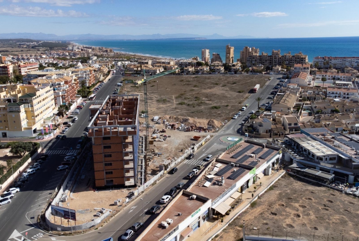 APPARTAMENTOS DE OBRA NUEVA CON VISTAS AL MAR. 2 DOR. 2 BAÑOS. APARCAMENTO. PISCINA.