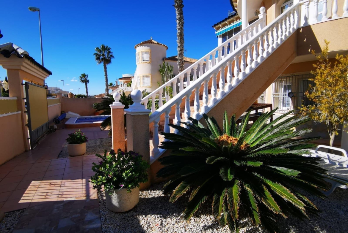 Ruim chalet in La Florida, Orihuela Costa – Ideaal om te genieten van de zon en het strand