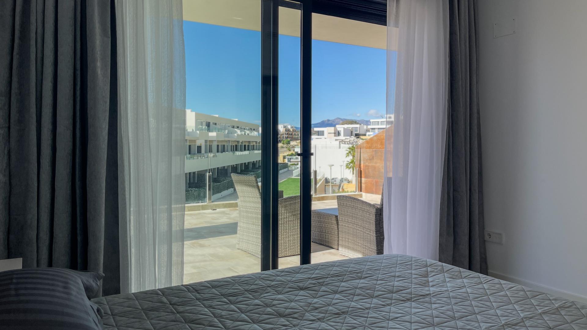 2-57-12 Moderne duplex met 5 slaapkamers in het exclusieve Campirroso complex, Finestrat
