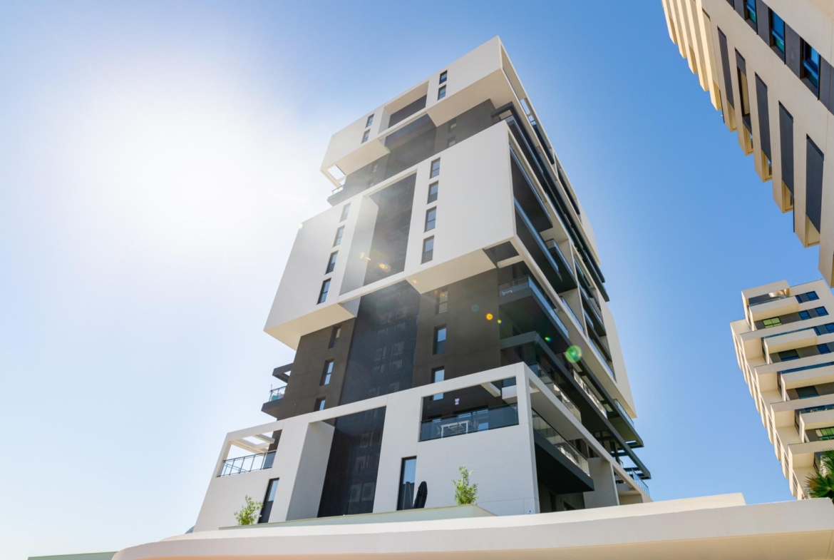 SPECTACULAR NEW LARGE APARTMENT WITH SEA AND MOUNTAIN VIEWS IN CALPE