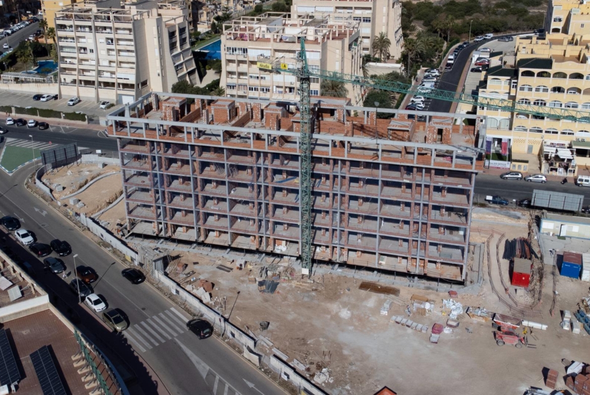 APPARTAMENTOS DE OBRA NUEVA CON VISTAS AL MAR. 2 DOR. 2 BAÑOS. APARCAMENTO. PISCINA.