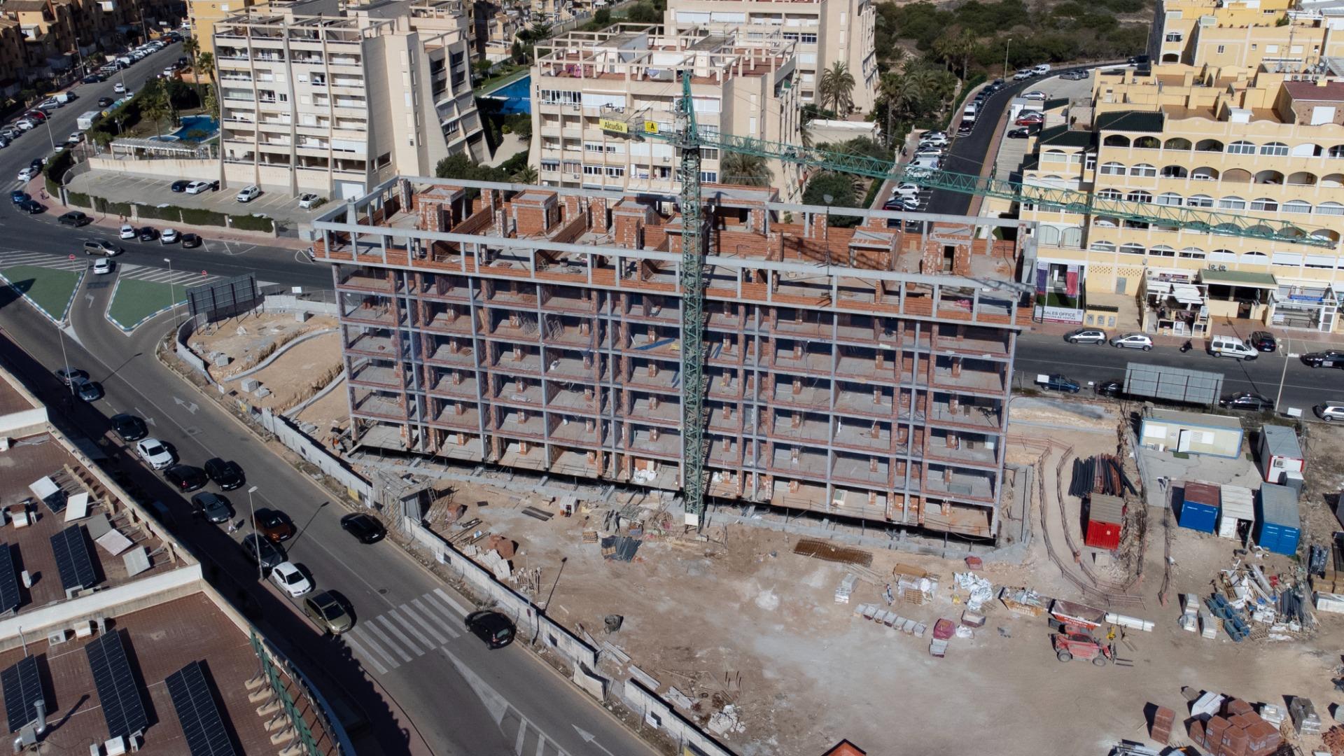 APPARTAMENTOS DE OBRA NUEVA CON VISTAS AL MAR. 2 DOR. 2 BAÑOS. APARCAMENTO. PISCINA.