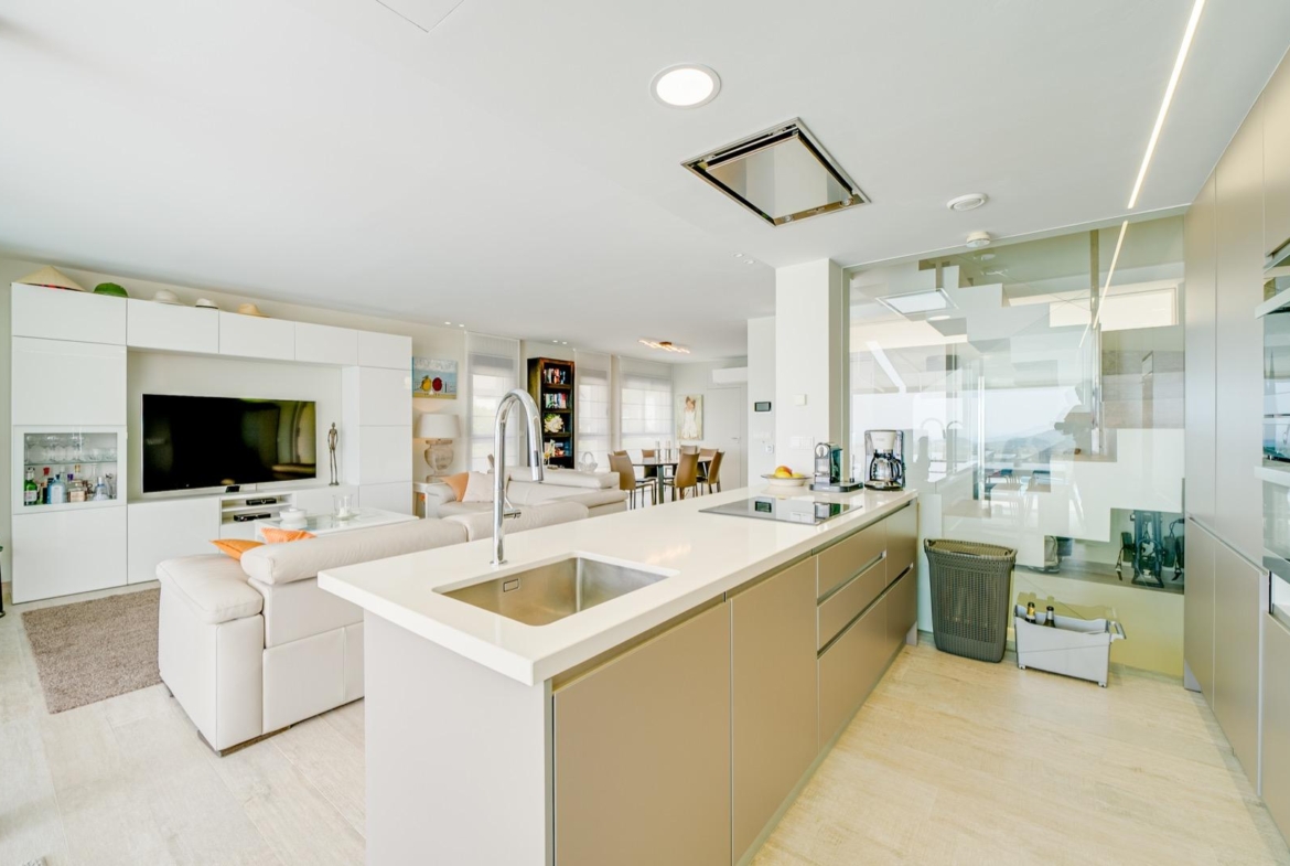 LUXURY VILLA FOR A LARGE FAMILY IN FINESTRAT