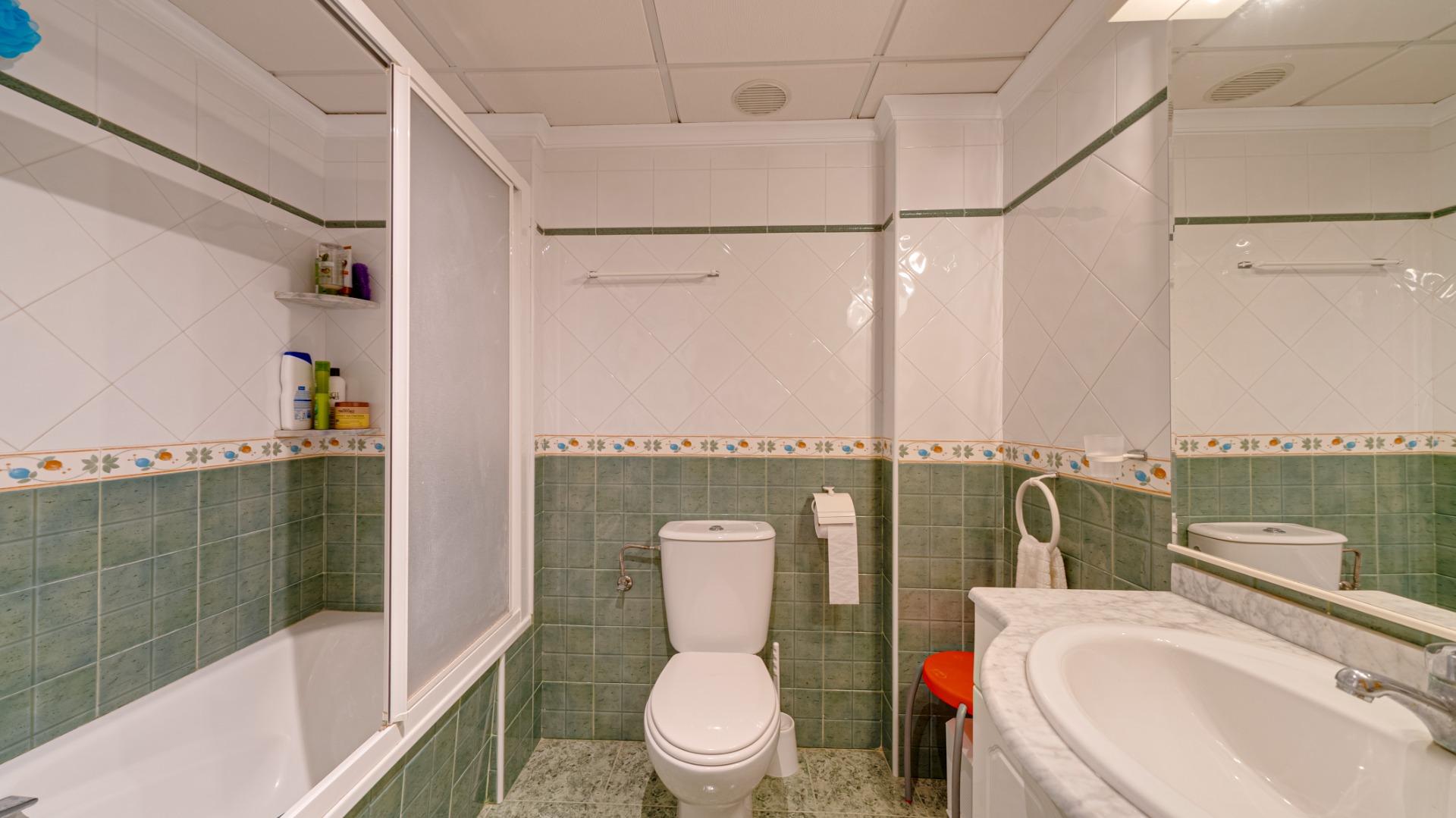 2-58-8 Large corner semi-detached house with sea views,