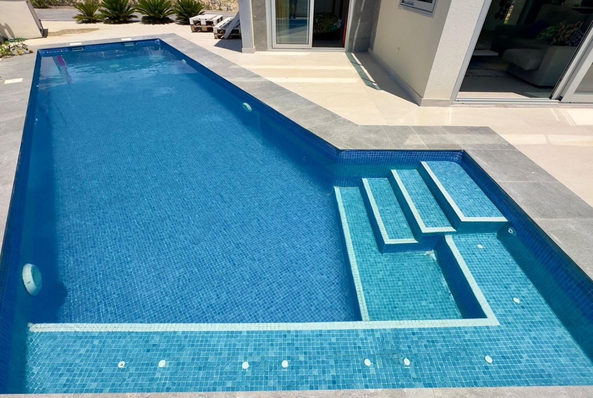 Grote villa op het balkon van Finestrat met uitzicht op de zee