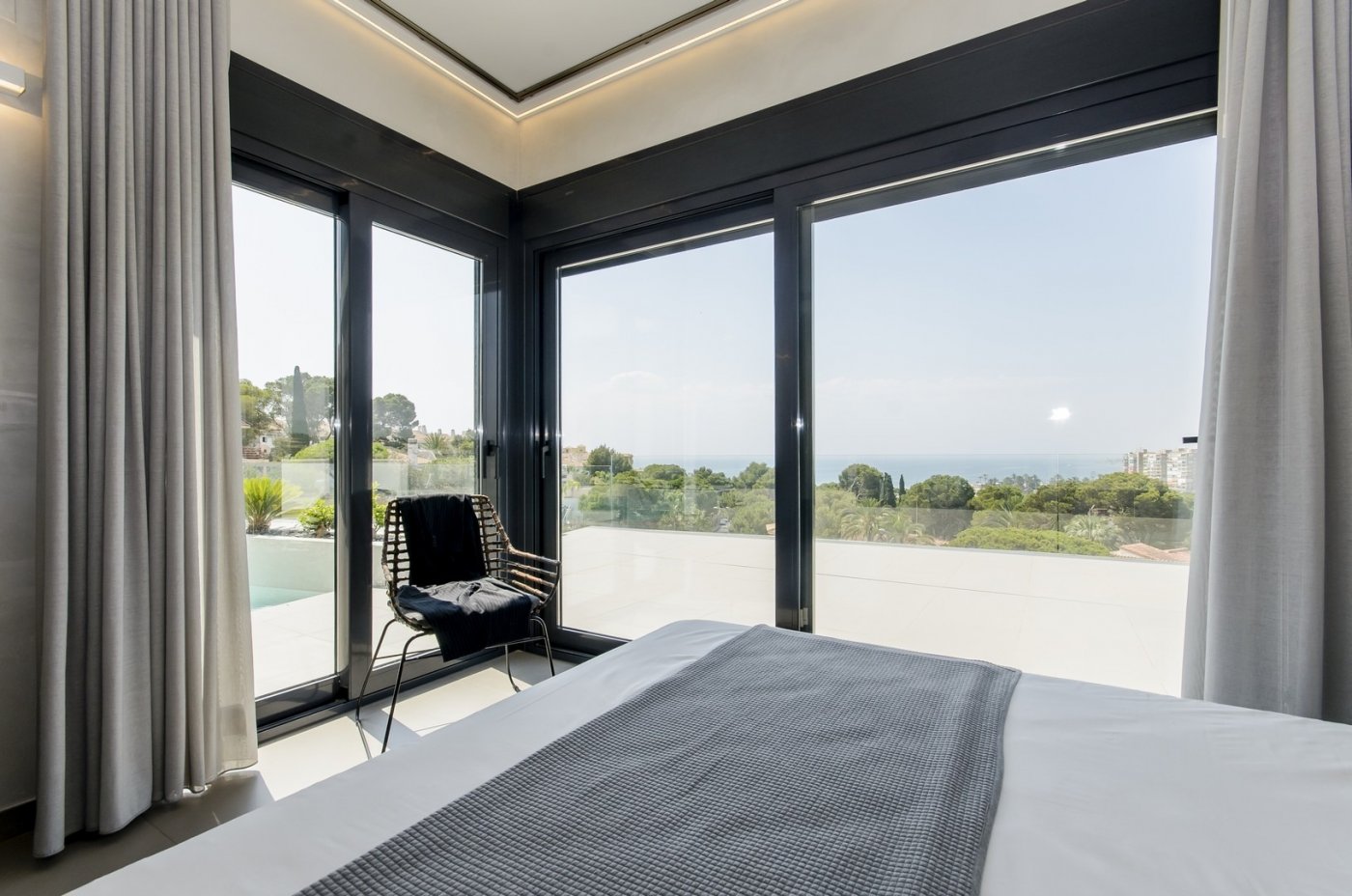 NEW CONSTRUCTION VILLAS 250 m FROM THE BEACH IN CAMPOAMOR