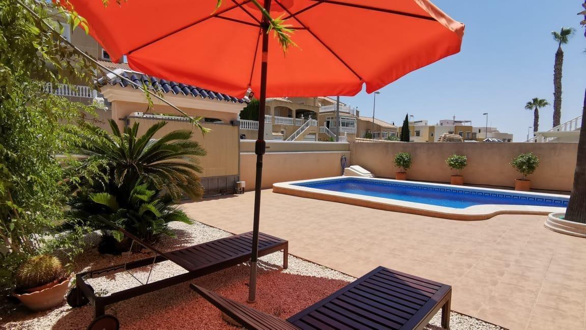 Ruim chalet in La Florida, Orihuela Costa – Ideaal om te genieten van de zon en het strand