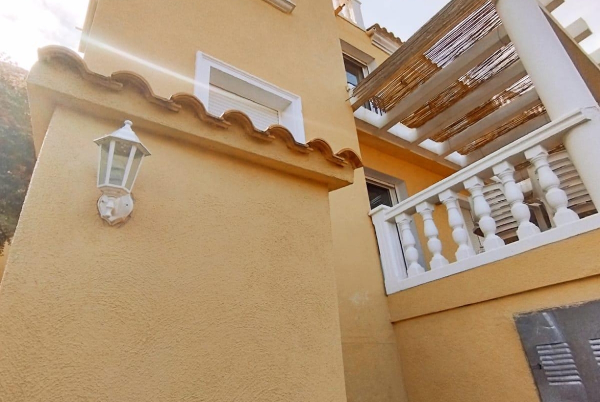 Exclusieve villa in Calpe met panoramisch uitzicht en een grote investeringsmogelijkheid