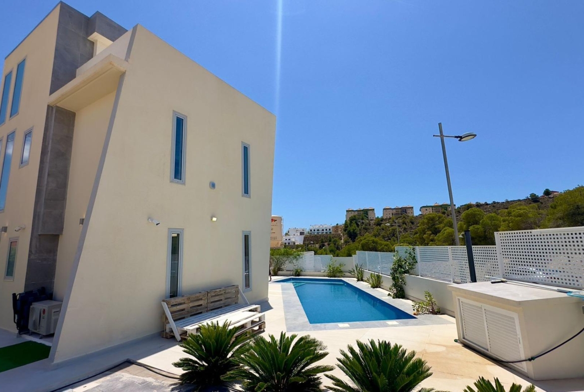 Grote villa op het balkon van Finestrat met uitzicht op de zee
