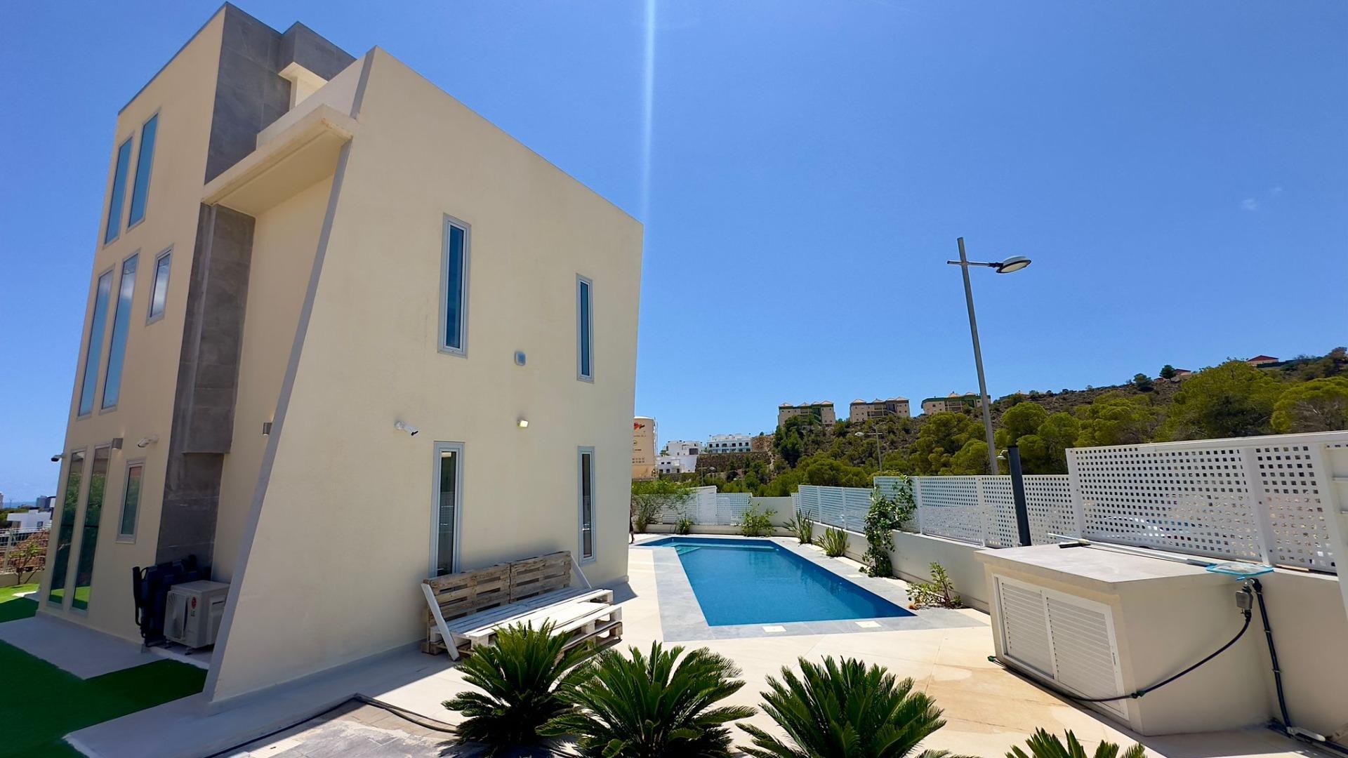 Grote villa op het balkon van Finestrat met uitzicht op de zee