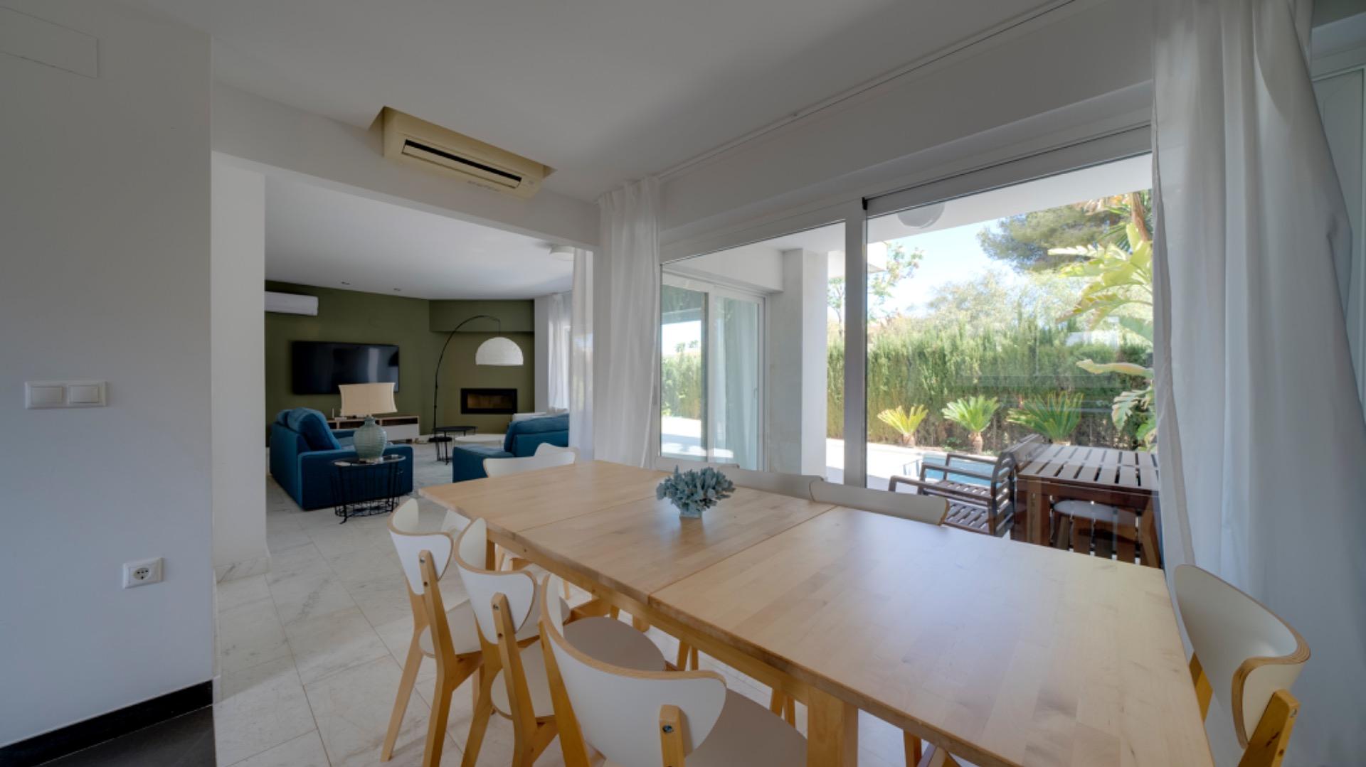 Luxury Villa in the central area of Albir