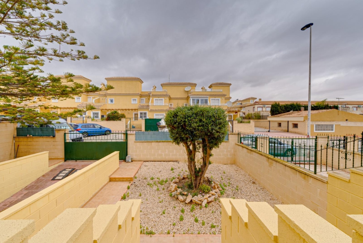 Large corner semi-detached house with sea views,