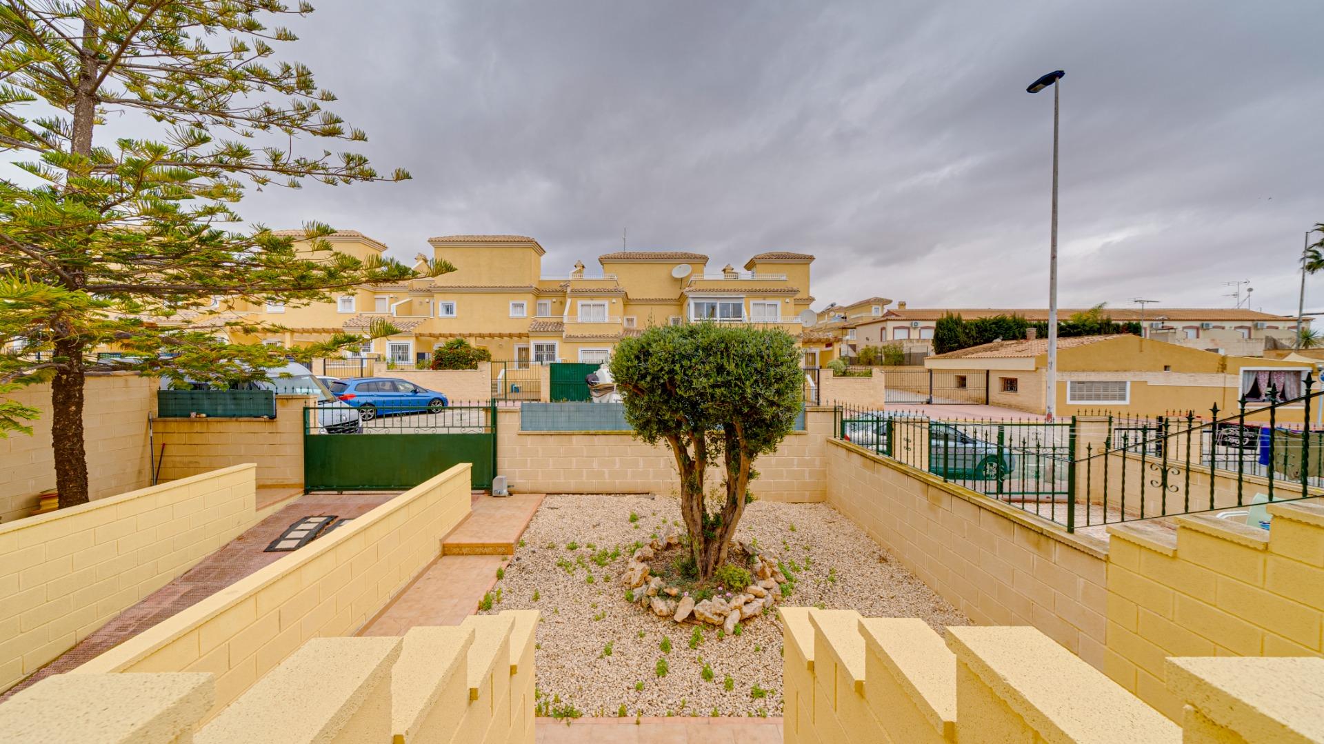 2-6-108 Large corner semi-detached house with sea views,