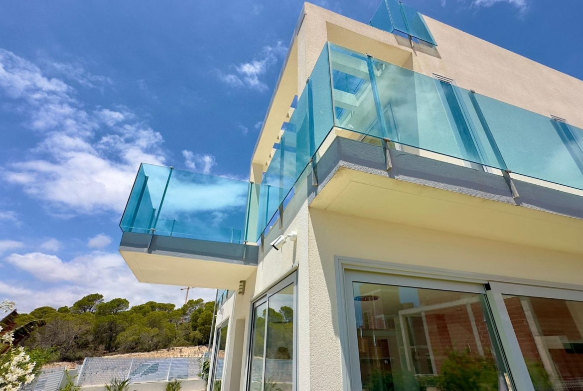 Grote villa op het balkon van Finestrat met uitzicht op de zee