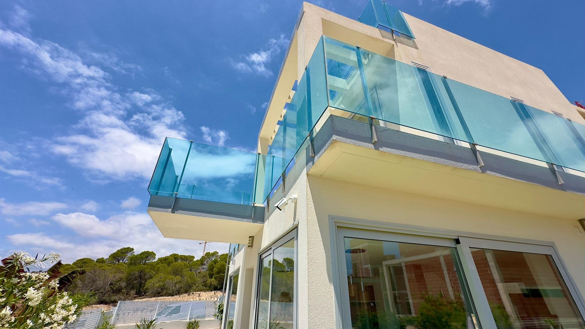 Grote villa op het balkon van Finestrat met uitzicht op de zee