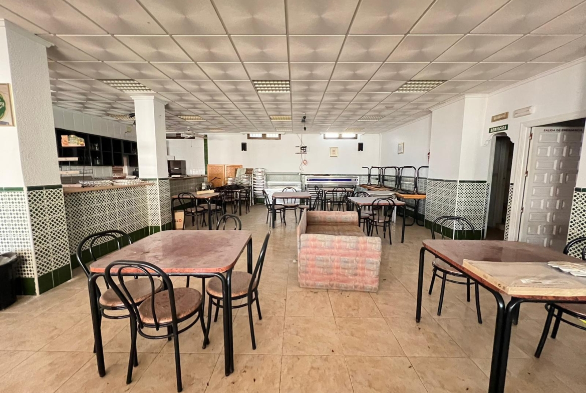 LOKALE COMERCIAL EN CABO ZERVERA. 300 M2. A 100 METROS DEL MAR.