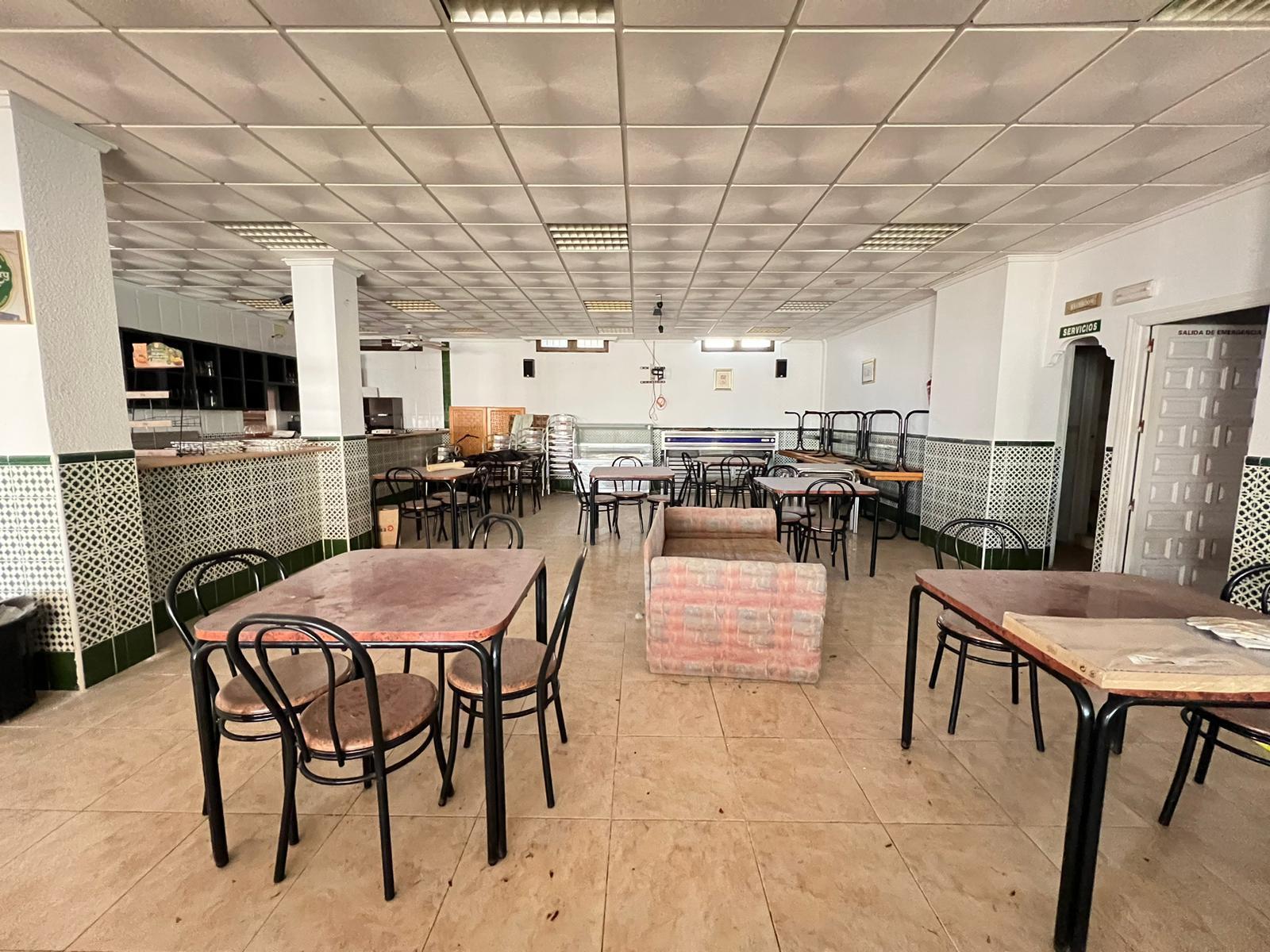 LOKALE COMERCIAL EN CABO ZERVERA. 300 M2. A 100 METROS DEL MAR.