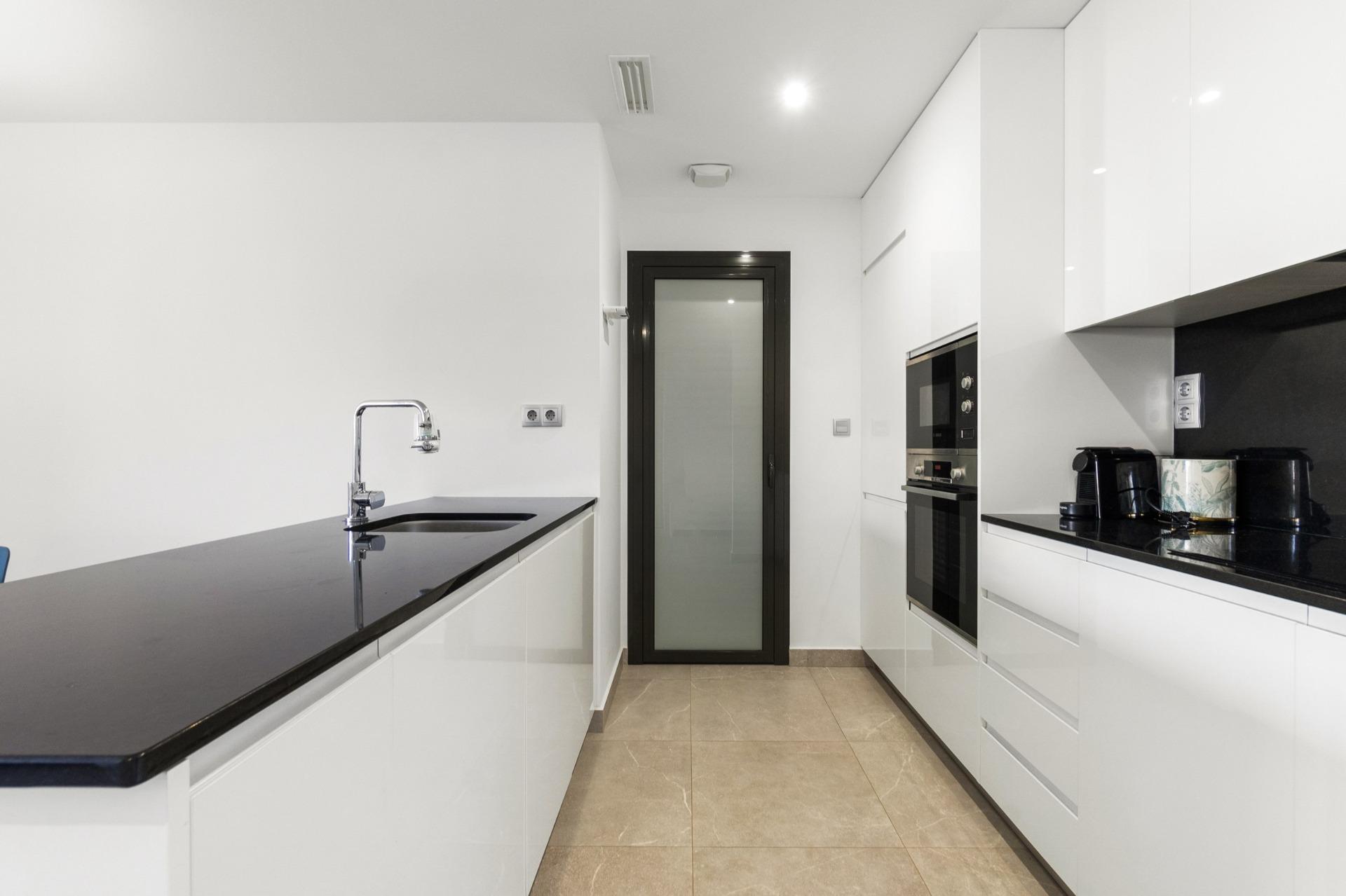 ESPECTACULAIR APPARTAMENTO CON LICENCIA TURISTICA. 2 DORM. 2 BAÑOS. GARAJE+TRASTERO. PISCINA.