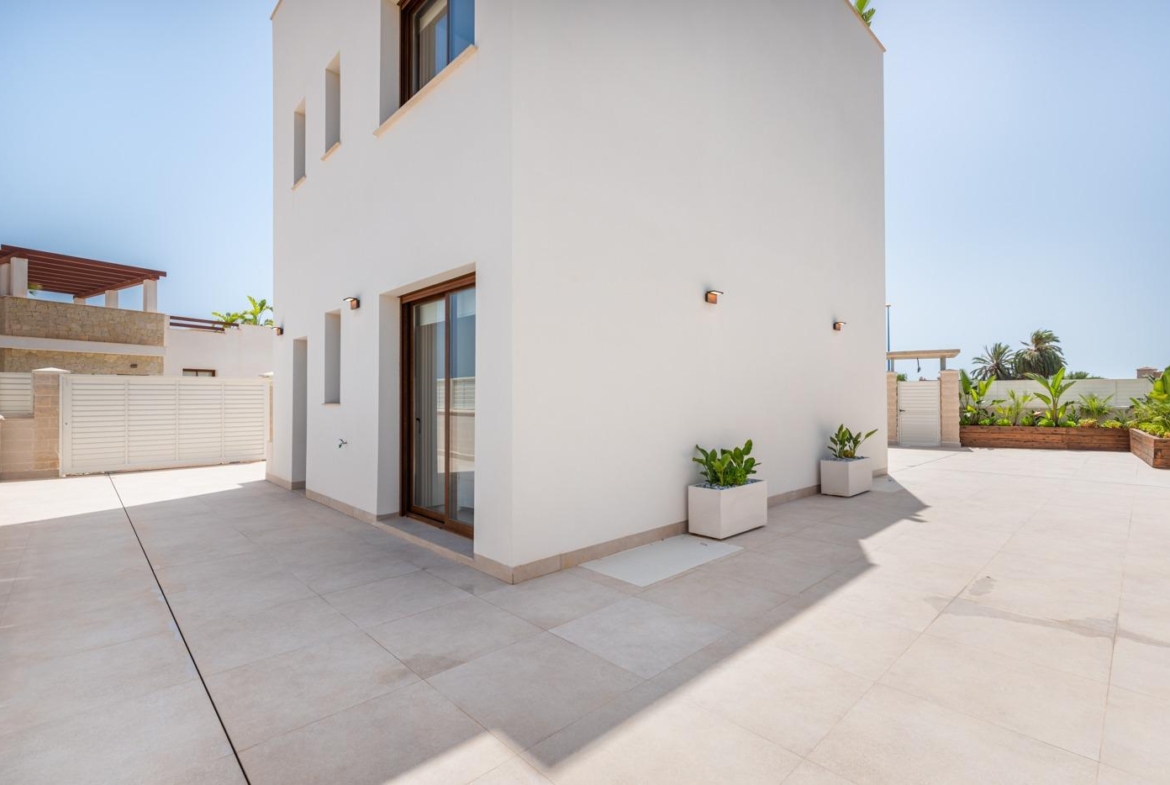 OBRA NUEVA EN VERA PLAYA. VILLA LAGUNA AZUL. 230M2 PARCELA. 3 DORM. 3 BAÑOS.