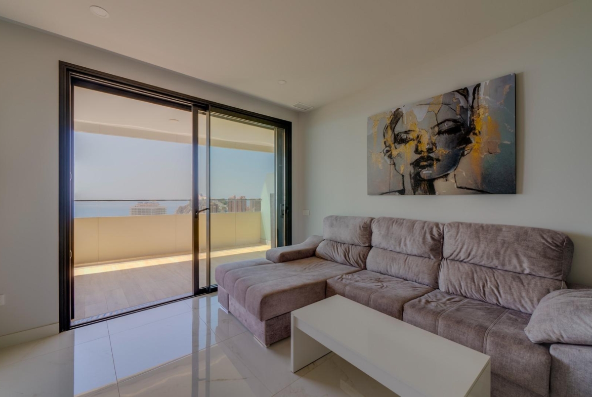 Exclusivo Piso en la Cala de Benidorm con Vistas al Mar