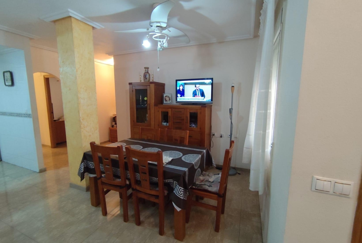 APARTAMENTO PLANTA BAJA A 150 METROS DE PLAYA. 4 DORM. 2 BAÑOS. 107 M2.
