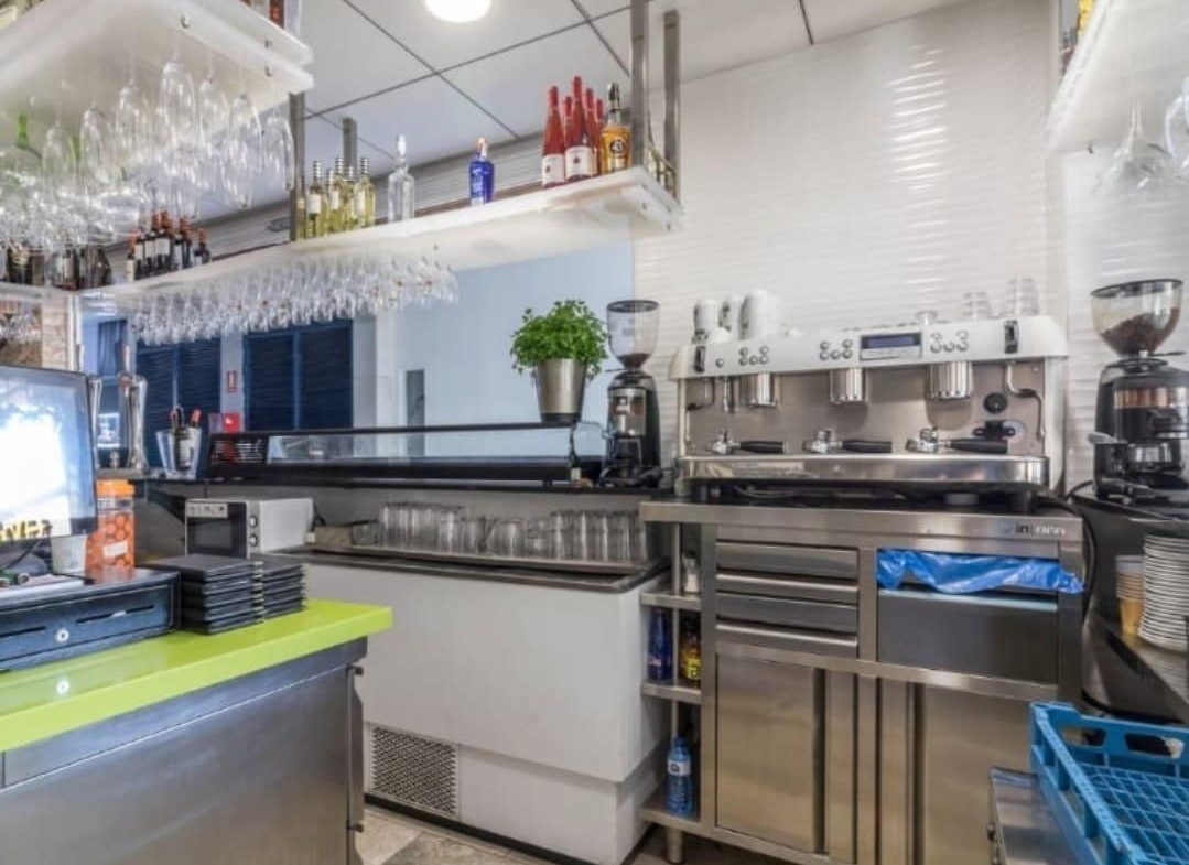 TABERNA EN PLENO FUNCIONAMIENTO LISTA PARA ENTRAR