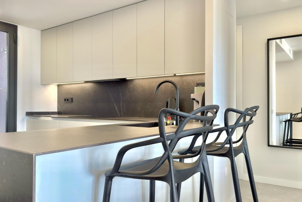 Luxe appartement te koop met prachtig uitzicht op zee
