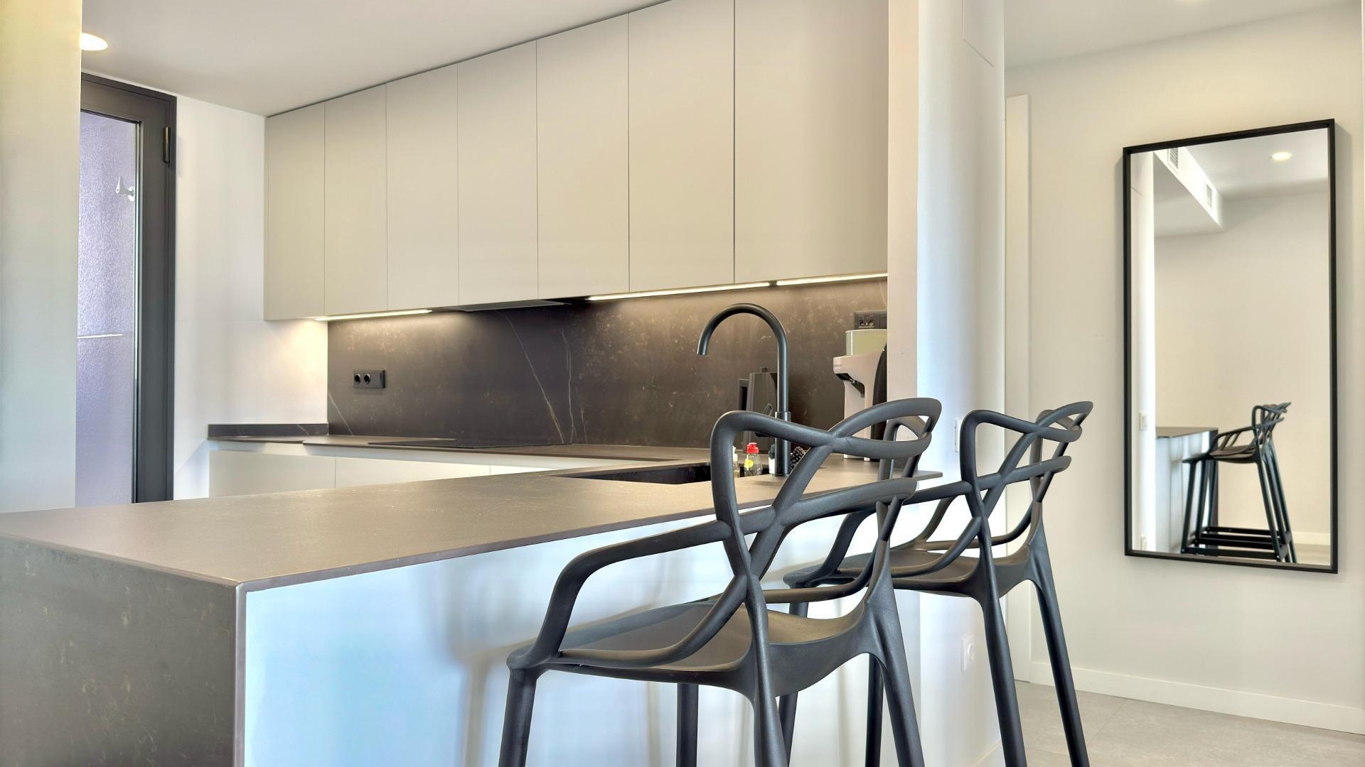 Luxe appartement te koop met prachtig uitzicht op zee